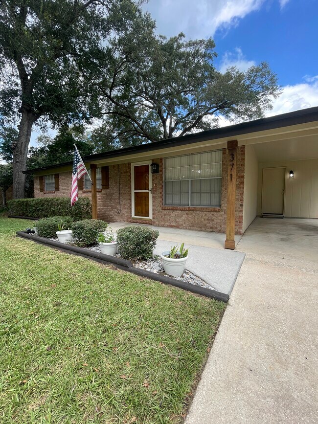 Photo - 371 W Holly Dr