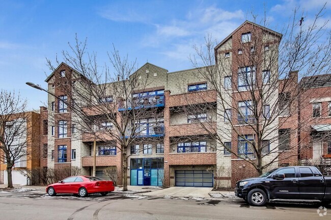 Building Photo - 2251 W St Paul Ave Unit 4C Rental