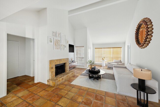 Building Photo - 2100 Tanglewilde St Unit 184 Rental