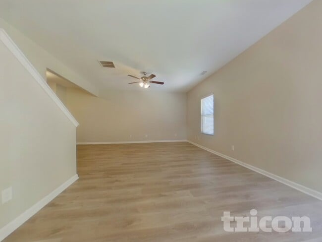 Photo - 1042 Sutherland Dr