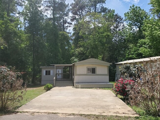 Photo - 886 Queenswood St