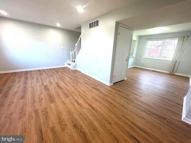 Photo - 4826 Grand Bend Dr