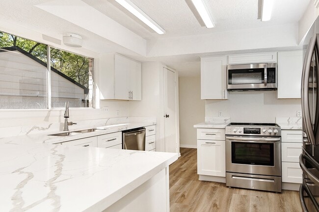 Building Photo - 35 Berryfrost Ln