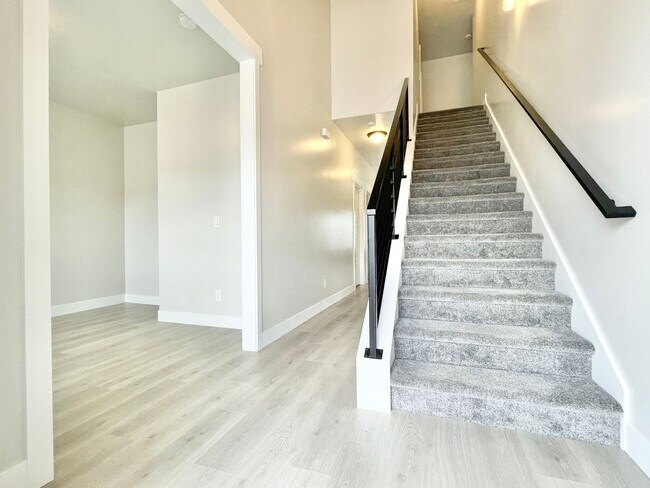 1572 N 3950 W