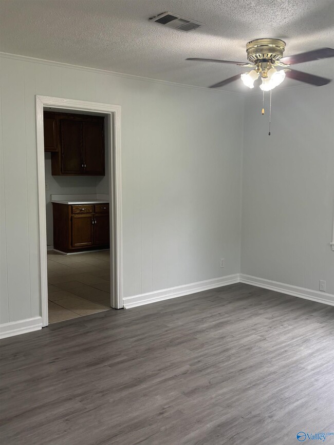 Photo - 914 Fairway Dr NW
