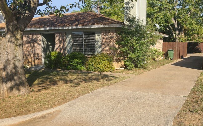 Photo - 2421 Lido Ln