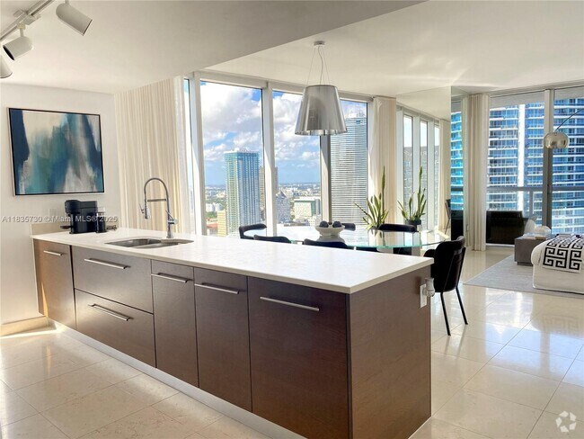 Building Photo - 475 Brickell Ave Unit 3915 Rental