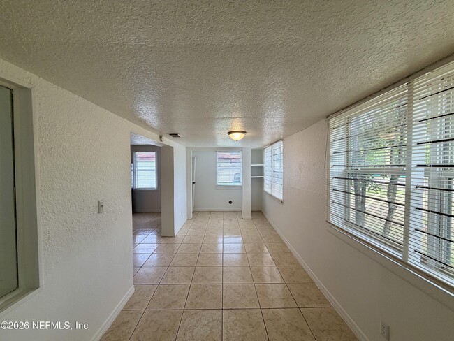 Photo - 5903 Droad St