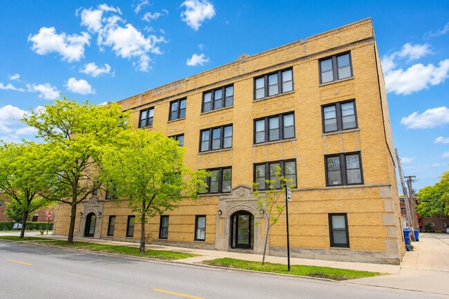 Building Photo - 6150 N Ravenswood Ave Unit 4