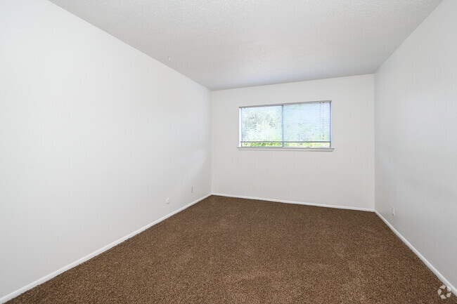 1BR, 1BA - 710SF - Bedroom - Nine-O-Nine Apartments