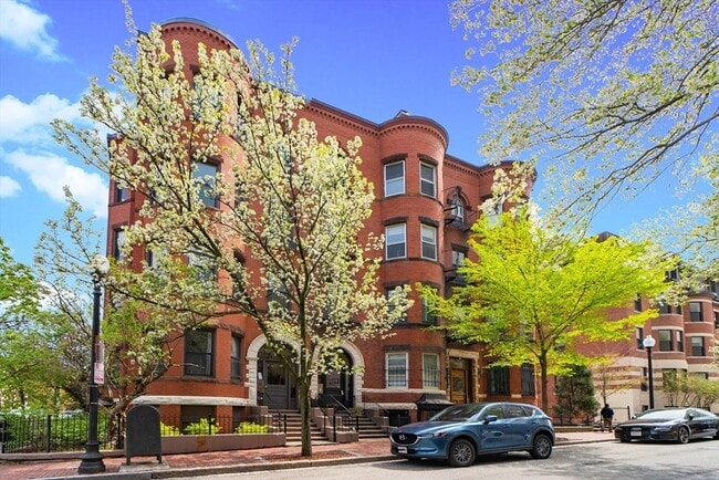 Building Photo - 198 St Botolph St Unit 2