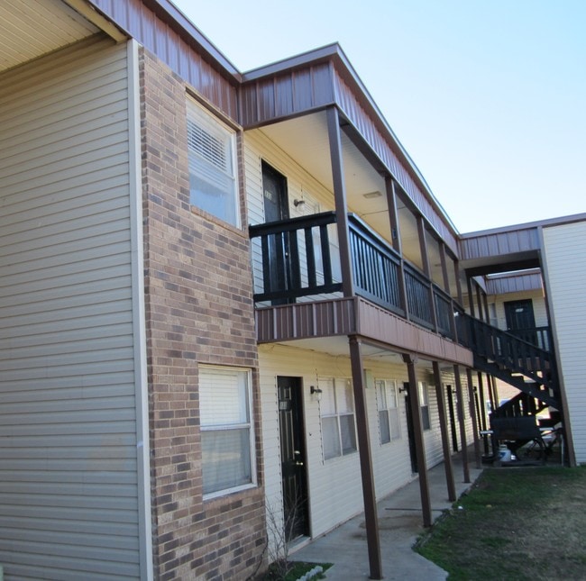 Photo - Courtyard Apartments
