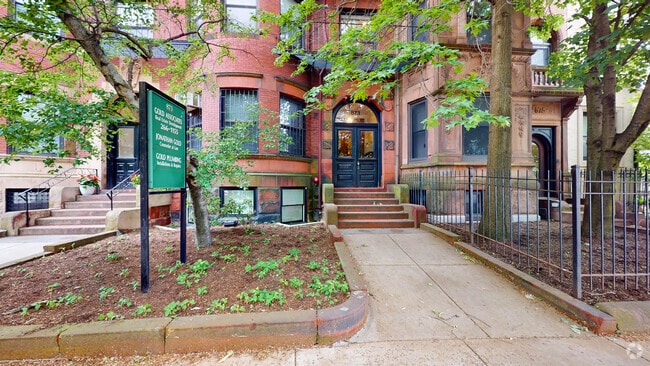Building Photo - 873 Beacon St Rental
