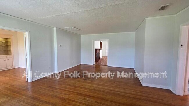 Photo - 925 Sikes Blvd