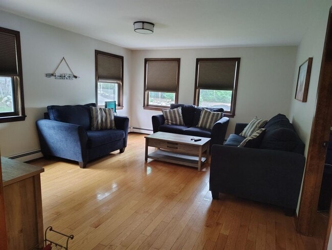 145 Wicom Rd