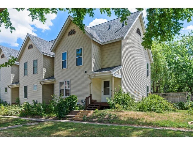 Building Photo - 524 20th Ave S Rental