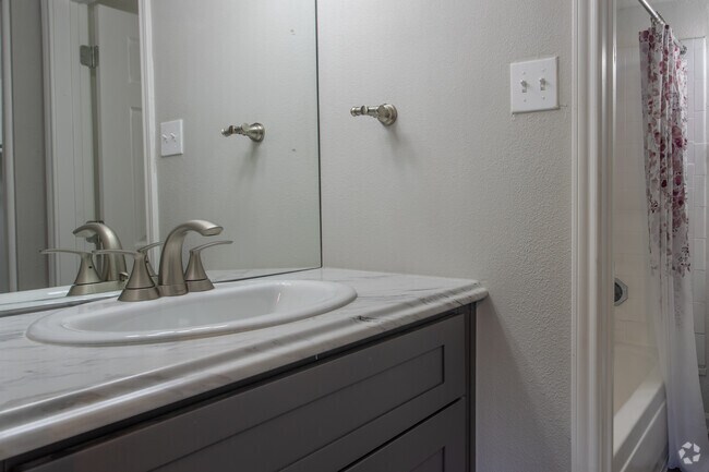 1 BR, 1 BA - 573 SF - The 910 Apartments