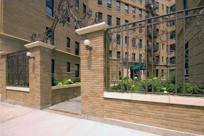 Building Photo - 779 Riverside Dr Unit C63/C64 Rental