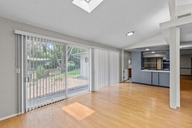 Photo - 12 Country Ln