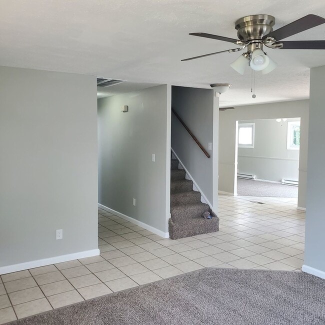 Building Photo - 6 BDRM HOUSE FOR RENT