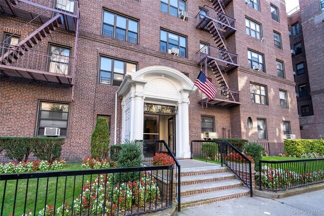 Building Photo - 73-20 Austin St Unit 5B