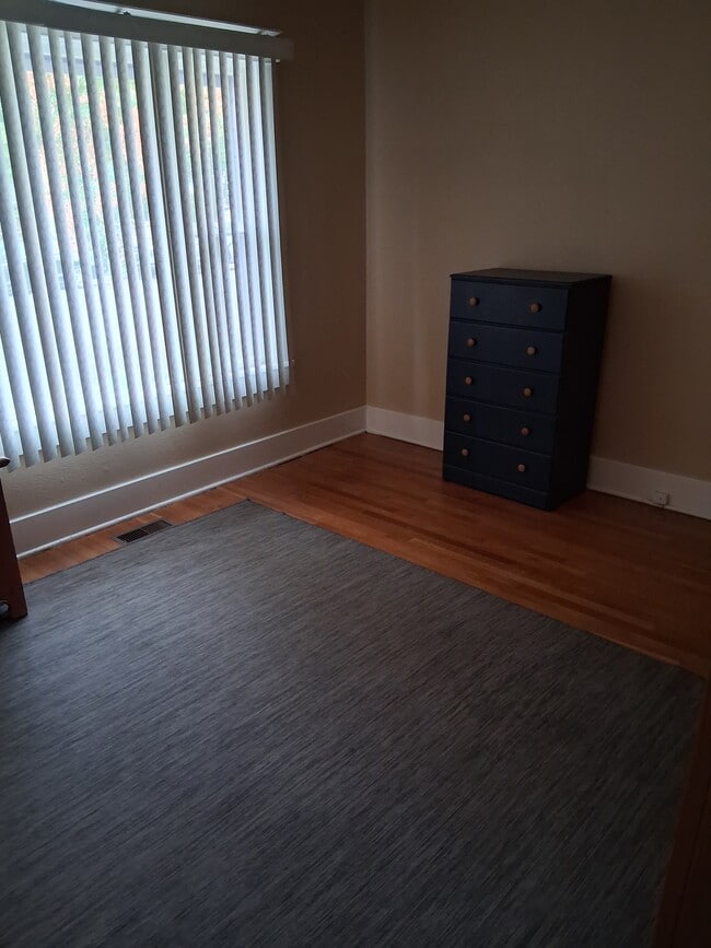 Building Photo - 1704 S 600 E Unit Room for Rent Rental