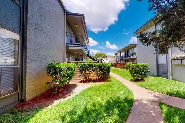 Photo - 707 El Dorado Blvd Unidad d2