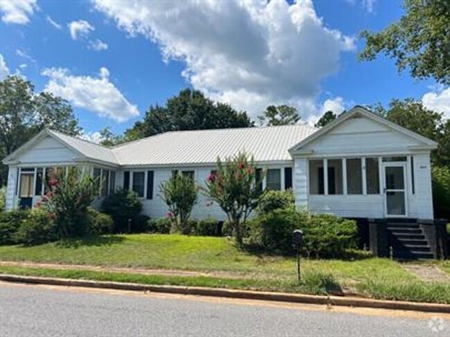Building Photo - Cozy 2-Bedroom Duplex in Talladega Rental