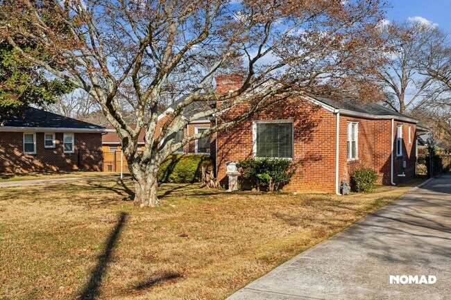 Photo - West Side near it all! 2 Bedroom Single Fa...