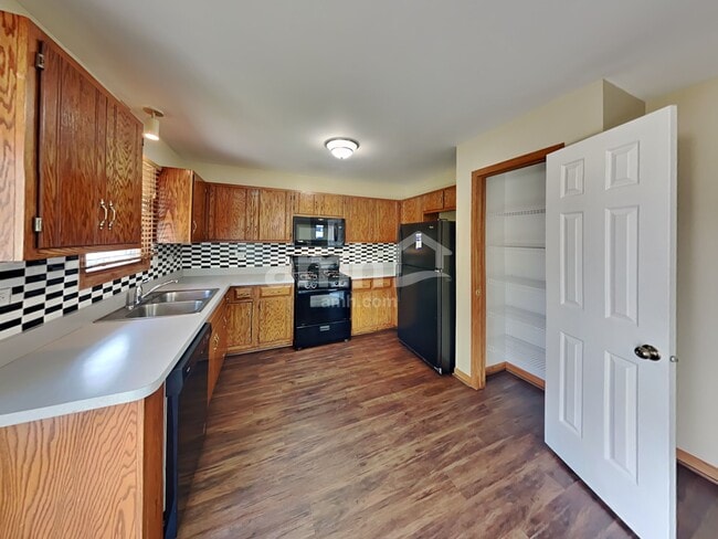 Photo - 6917 Monmouth Dr