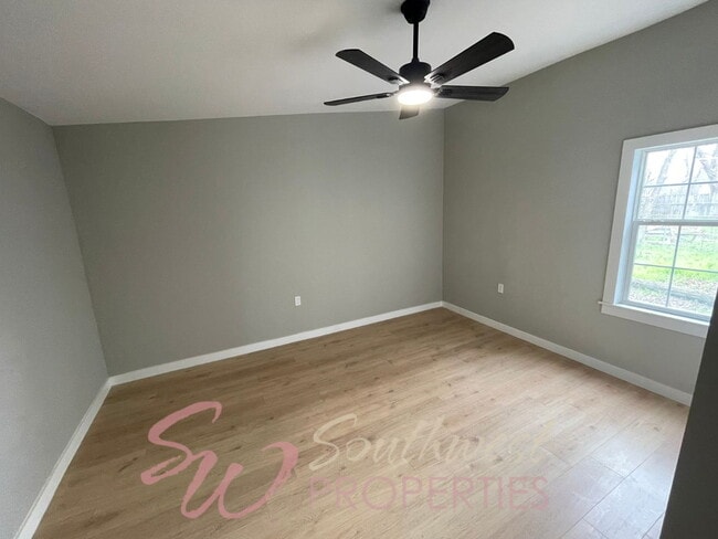 Photo - 981 W Oak St