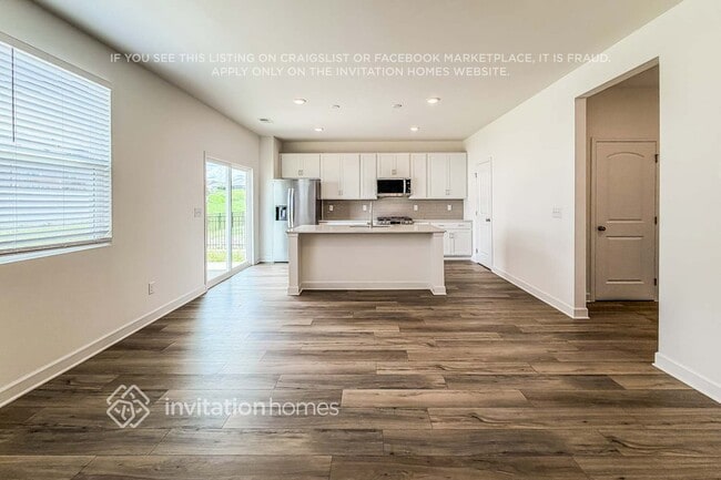 Photo - 263 W Millbrook Dr
