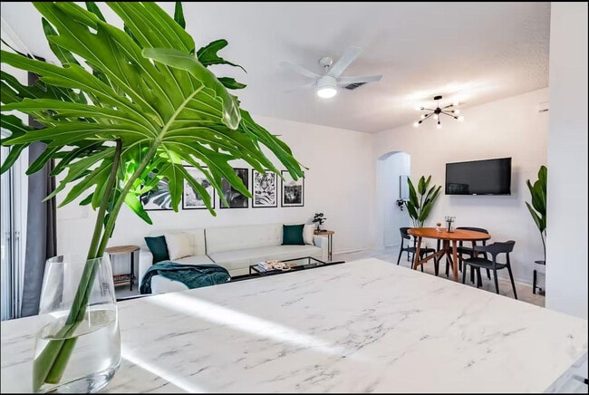 Photo - 233 La Mirage St Apartment Unit ID1239364P