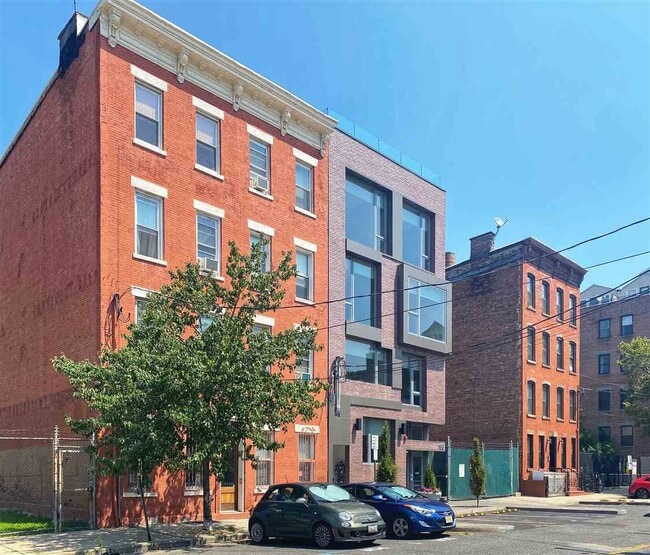Building Photo - 200 Wayne St Unit 4R