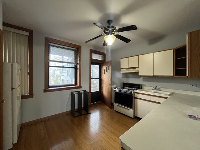 Photo - 1354 W Foster Ave Apartment Unit 3W