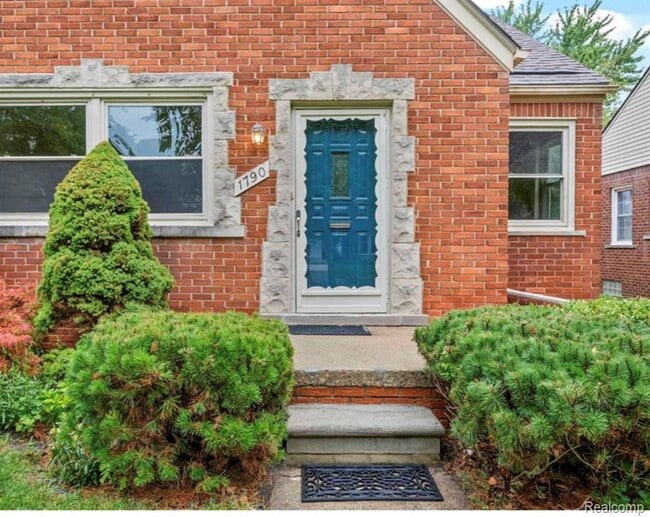 Photo - 1790 Kenmore Dr