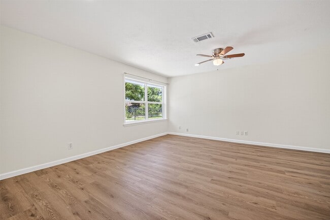 Photo - 7950 Longridge Dr