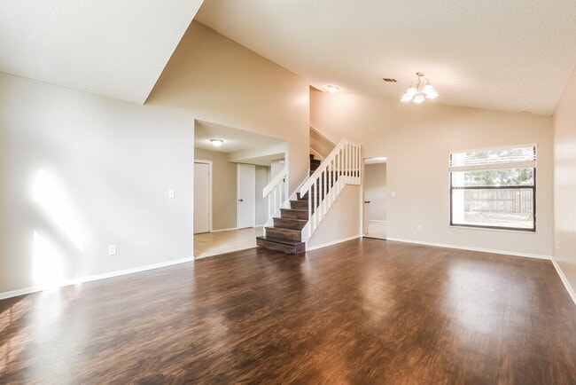 Photo - 2733 Peggy Dr