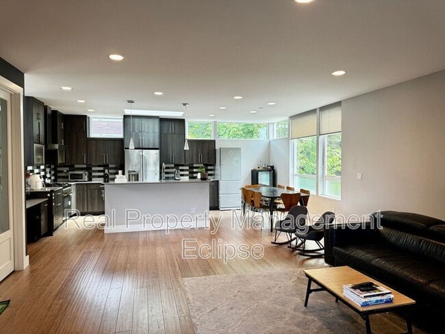 Photo - 5034 Puget Blvd SW
