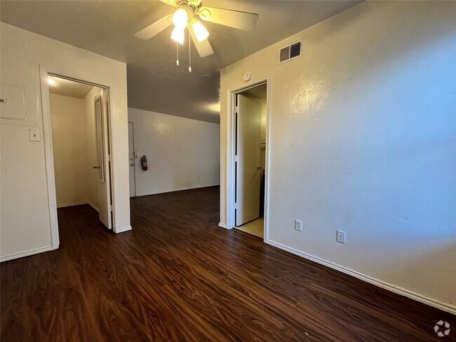 Building Photo - 2526 W Prairie St Unit 107 Rental