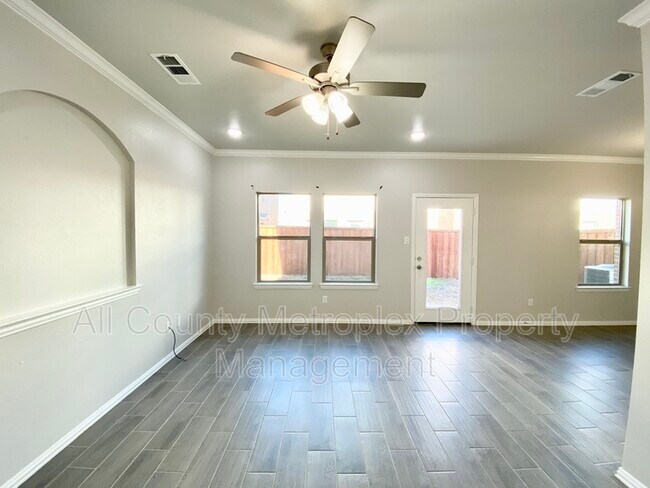 Photo - 4723 Amal Saleh Dr