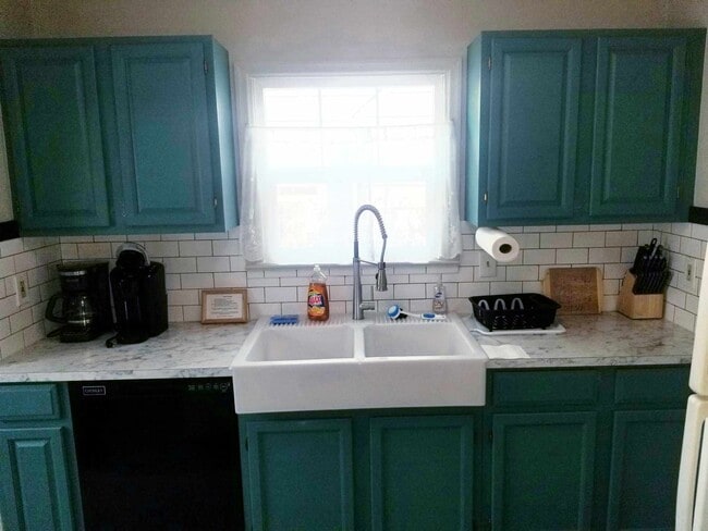 kitchen - 1730 18th St NE