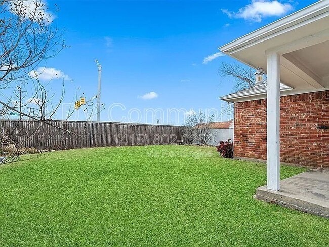 Photo - 824 Bridle Trail