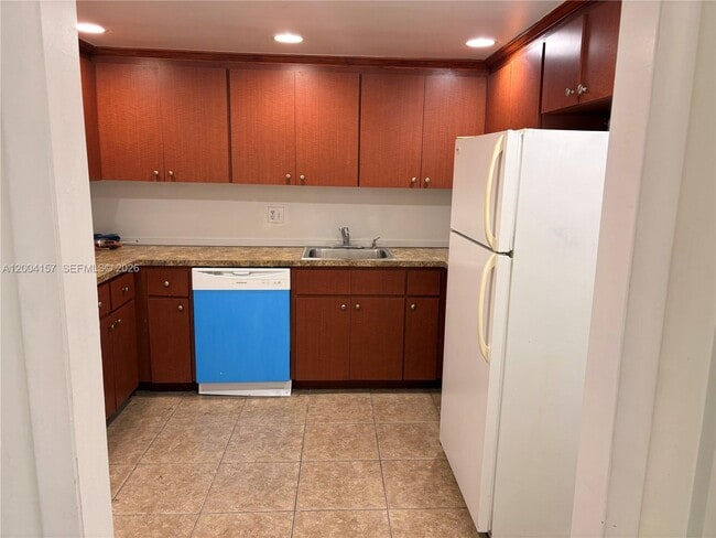 Building Photo - 4168 Inverrary Dr Unit 408