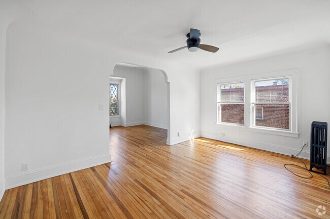1BR, 1BA - 700SF - Dining room