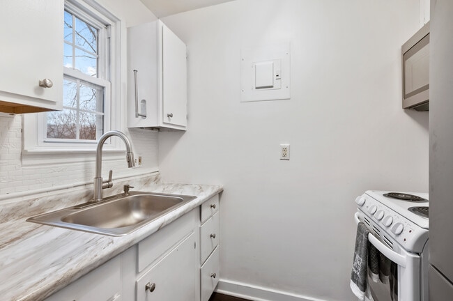 Photo - 836 Thorn St