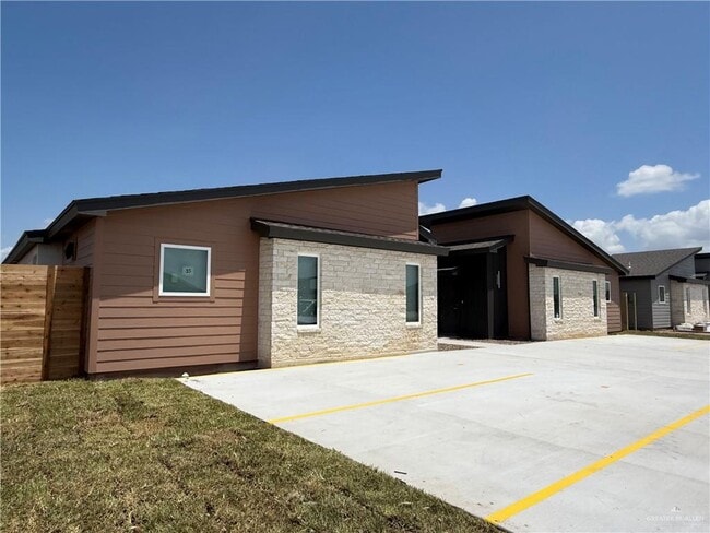 Building Photo - 4000 Peach Ln Unit C Rental