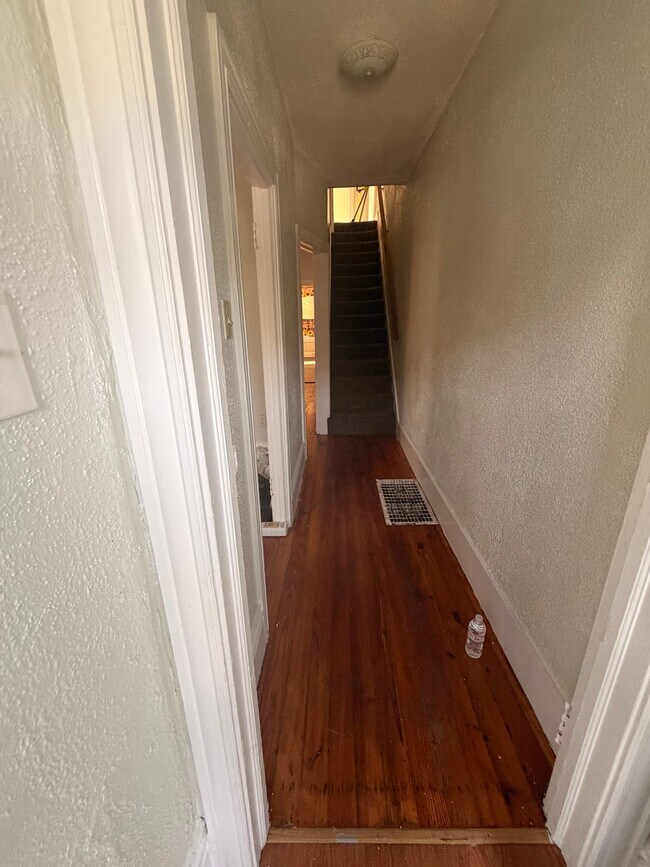 Photo - 121 Lucknow Rd