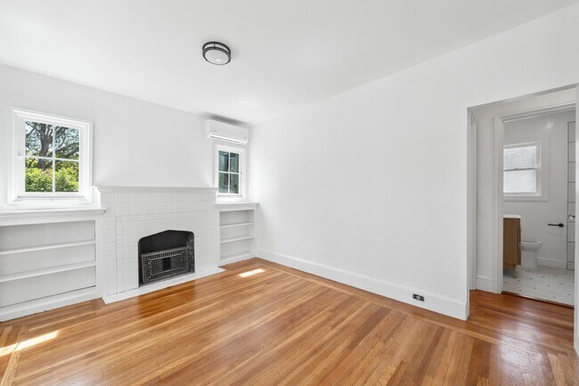 Photo - 1697 Hopkins St