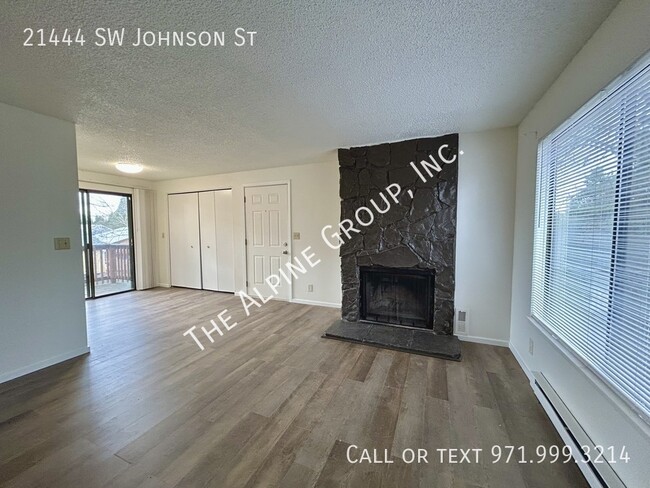 Top Floor Two Bedroom - Top Floor Two Bedroom Townhome